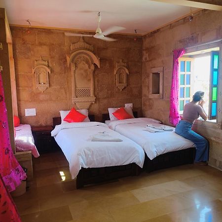 Mud Mirror Guesthouse Jaisalmer Extérieur photo