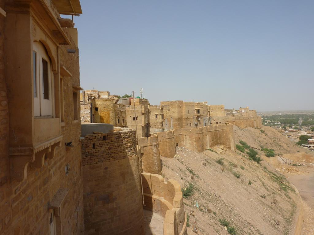 Mud Mirror Guesthouse Jaisalmer Extérieur photo