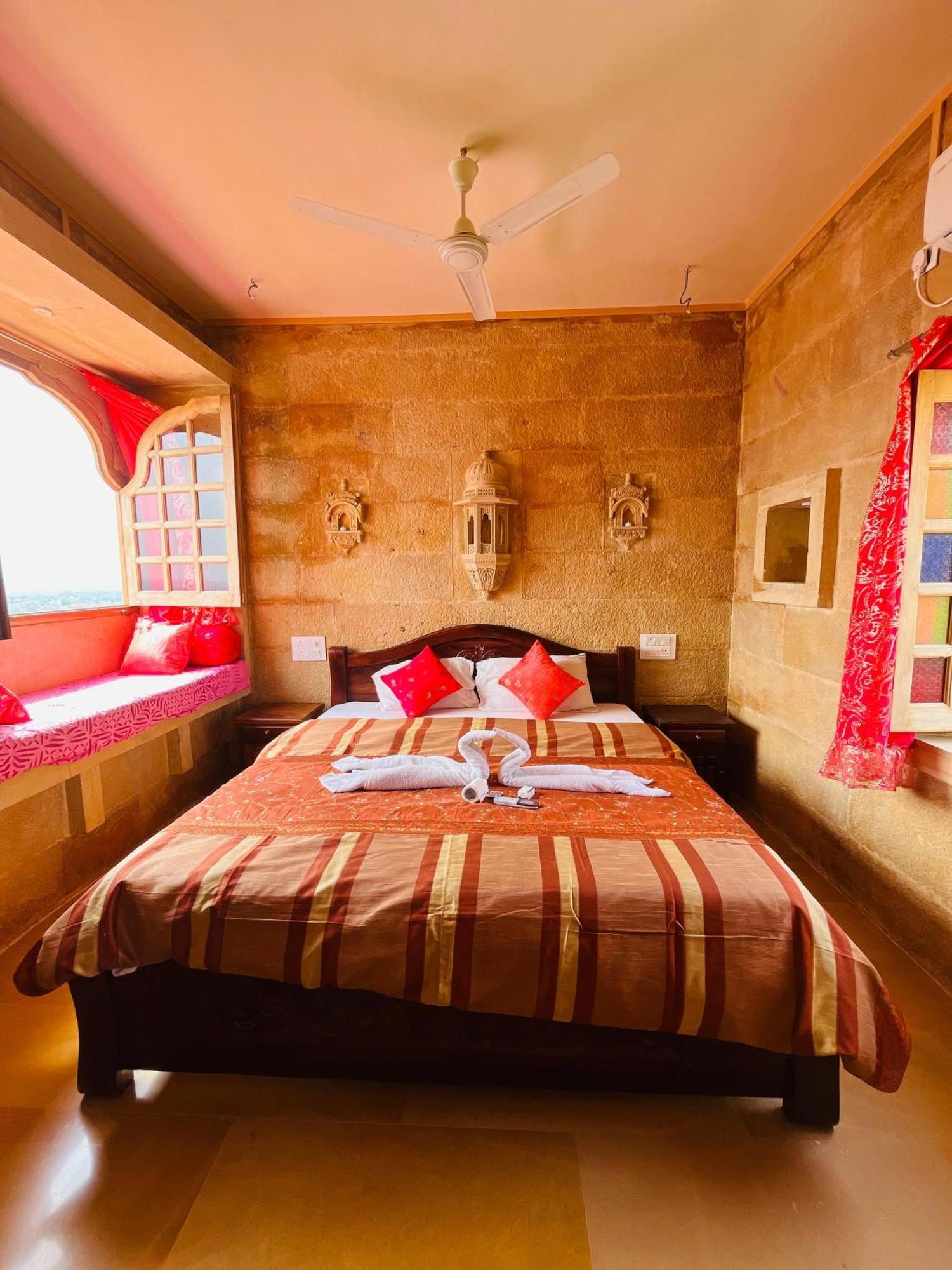 Mud Mirror Guesthouse Jaisalmer Extérieur photo