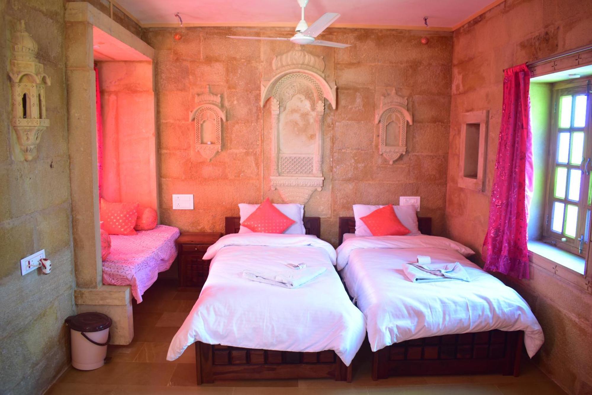 Mud Mirror Guesthouse Jaisalmer Extérieur photo