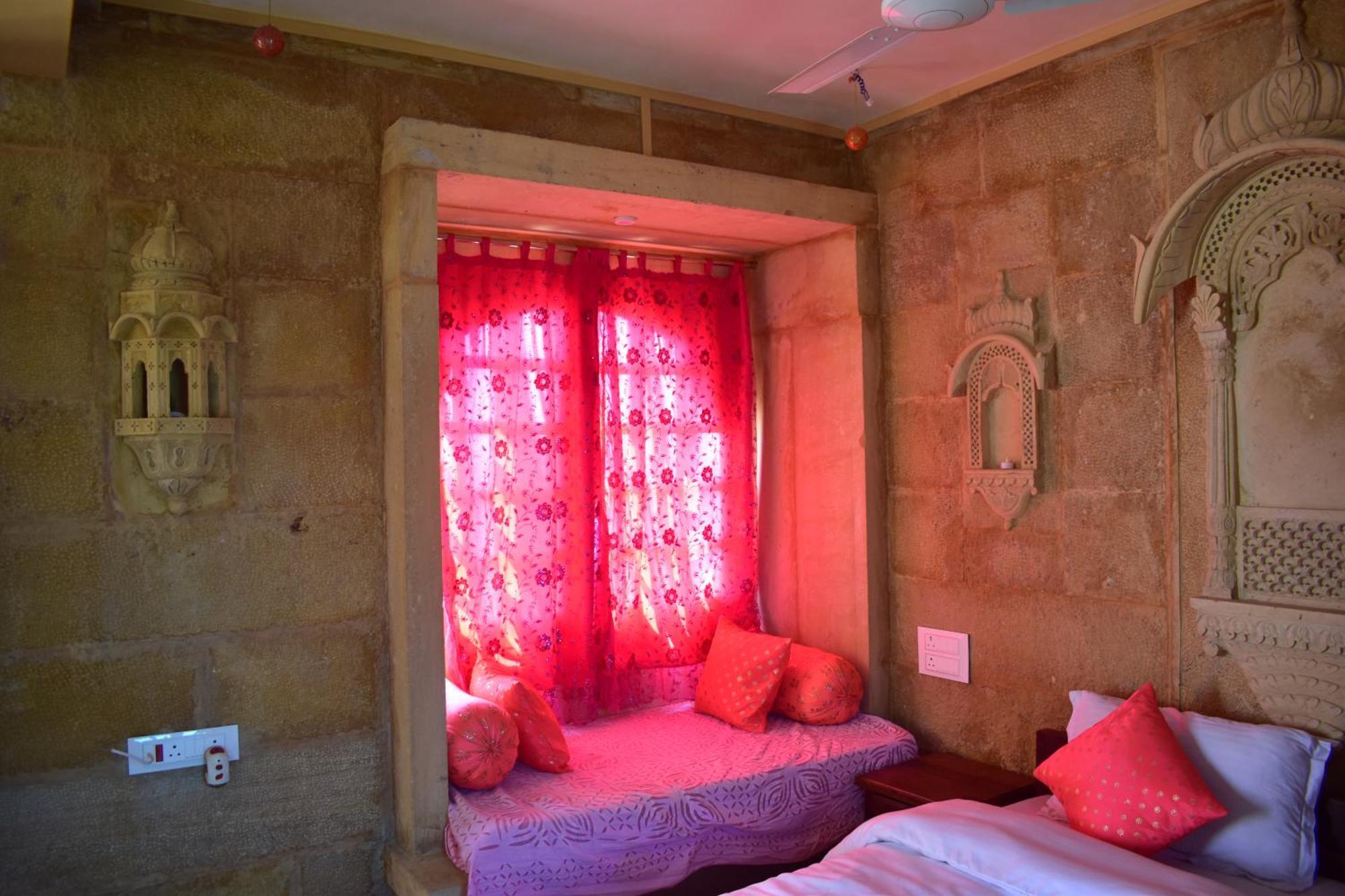 Mud Mirror Guesthouse Jaisalmer Extérieur photo