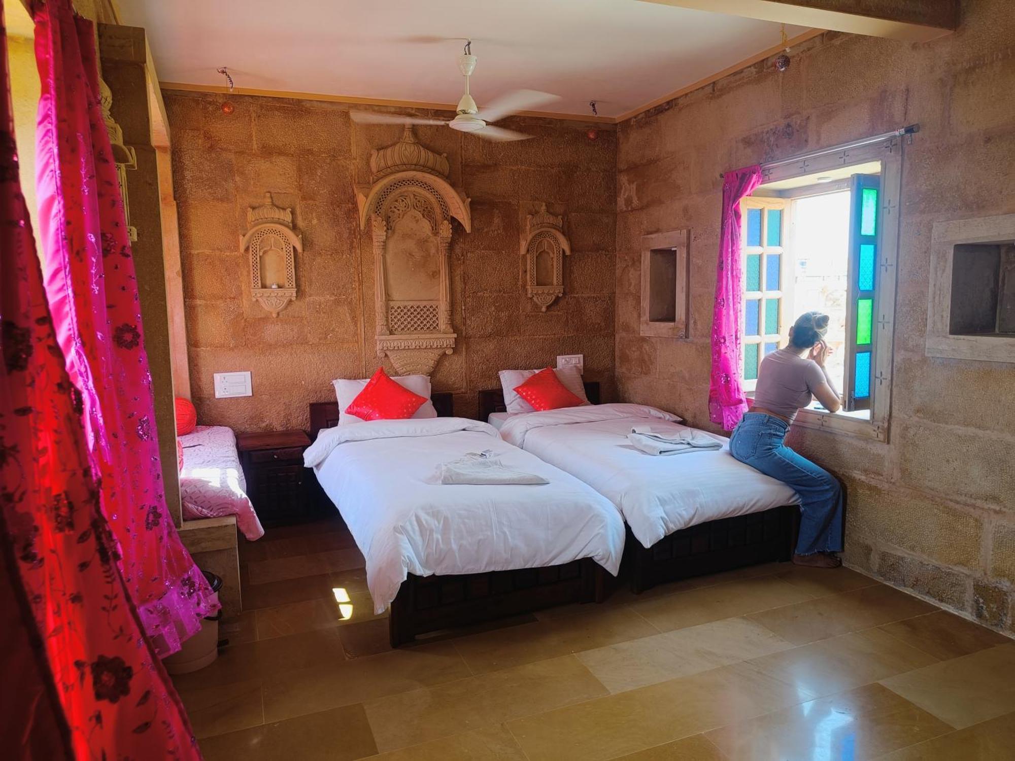 Mud Mirror Guesthouse Jaisalmer Extérieur photo