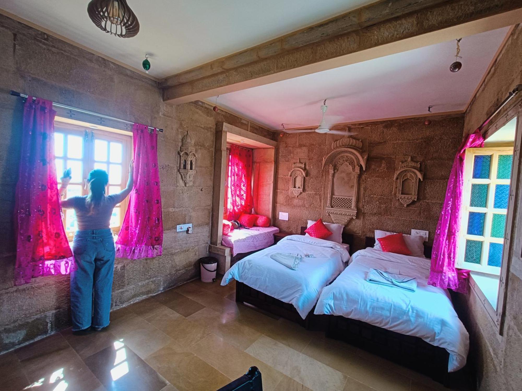 Mud Mirror Guesthouse Jaisalmer Extérieur photo